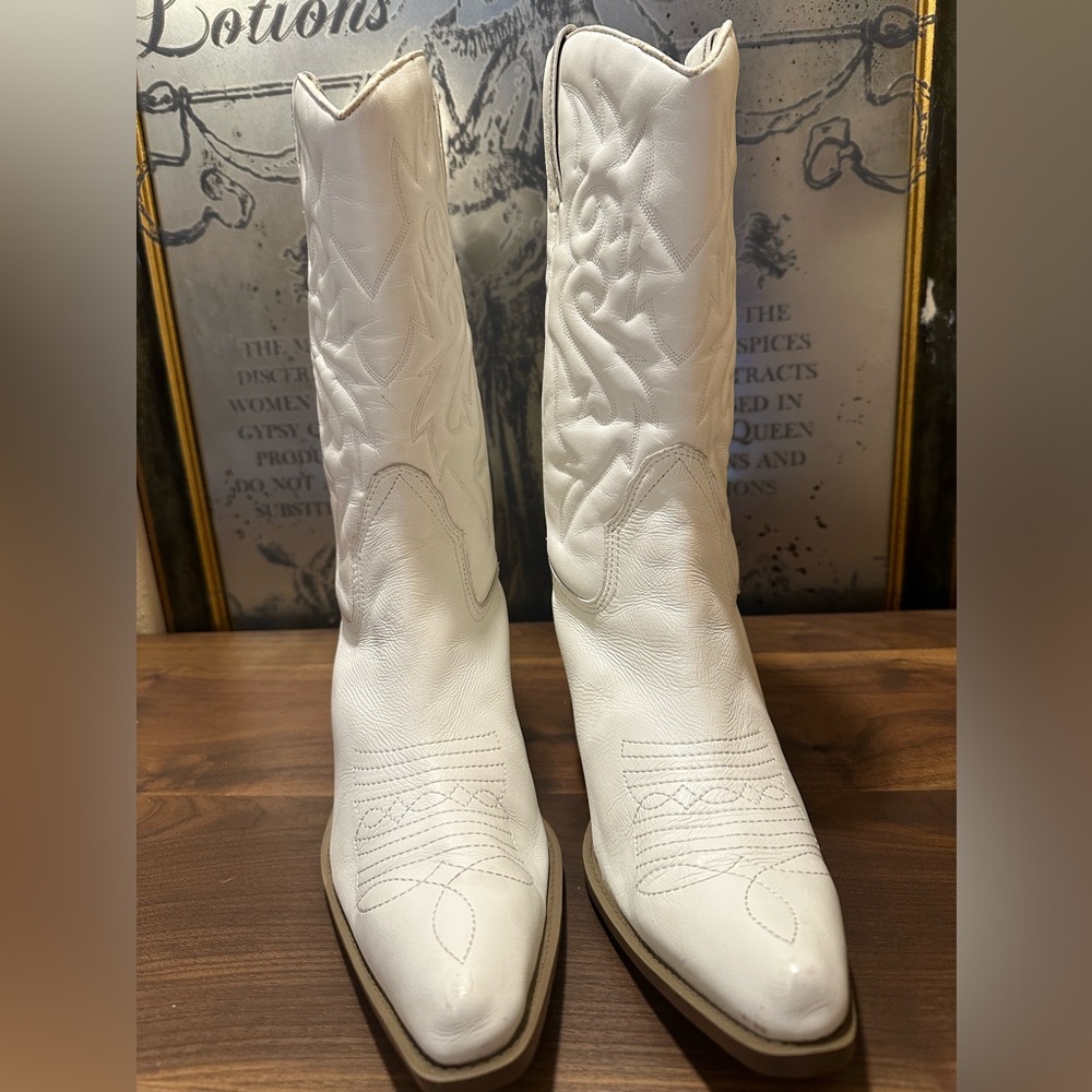 White Western-Style Women's Boots